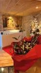 La Suite Inoubliable Avec Jacuzzi Hotels in Barjols