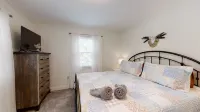 Peace of Paradise 2 Bedroom Home by RedAwning