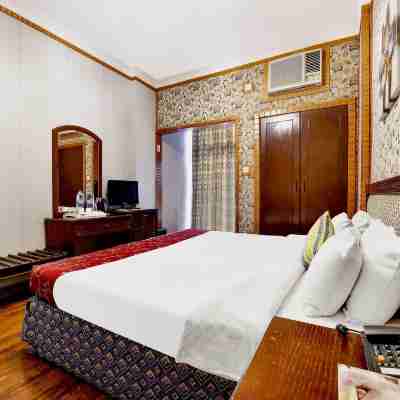 Capital O 125 Moon Plaza Hotel Rooms