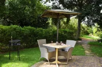 Charming Yellowwood Cottage for 2 People in Spacious Garden! - 2-Star
