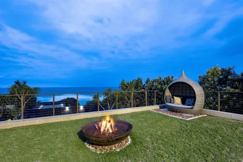 Dolphin Coast Yolo Spaces - Ballito Beach House Villa Hotels in Salt Rock