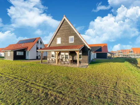 Detached Villa with View, Garden and Privacy