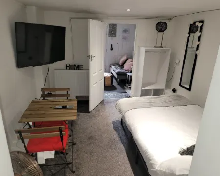 Hidden Treasure- 2 Beds Sleeps 3 Gillingham