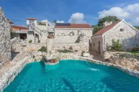 Stonehouse Marina - Estate with A Two Private Pools