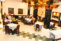The Avenue Hotel & Suites - พร้อมอาหารเช้า
