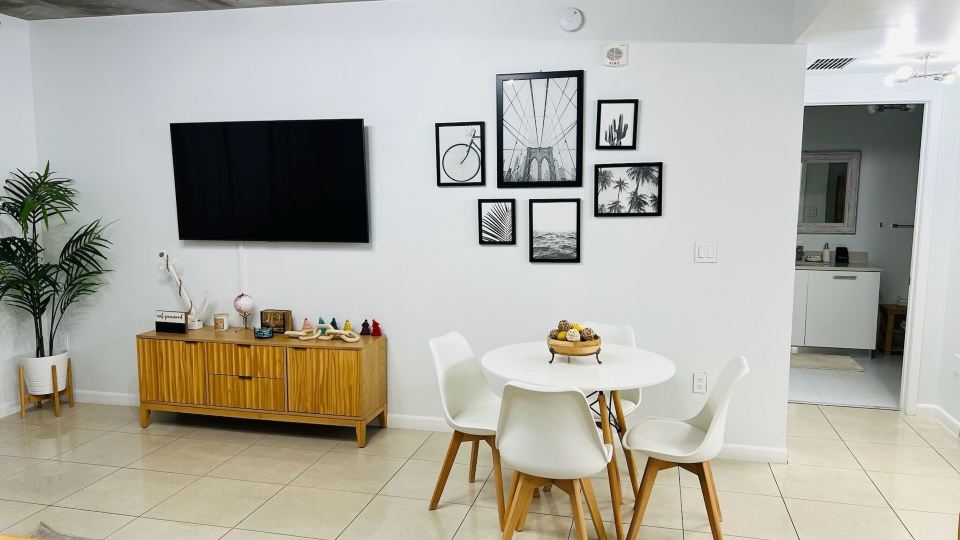 Amazing Condo with Pool at Midblock Miami