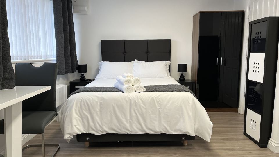 Studio Appt - Sleeps 2 - Free Parking - 5Min-Metro