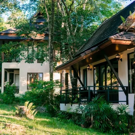 Kooncharaburi Resort - Koh Chang Отели рядом с достопримечательностью «Namtok Khiri Phet»