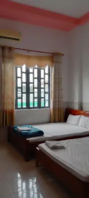 Nha Nghi Bao Tran Hotels near Trung Tâm Thương Mại Phú Hồng Thịnh 10