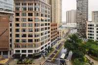 Modern Downtown Apartment