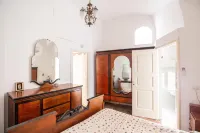 3557 ดิมอเร แอล คัสเทลโล-คัทเตดรัล โดย บาร์บาร์เฮ้าส์