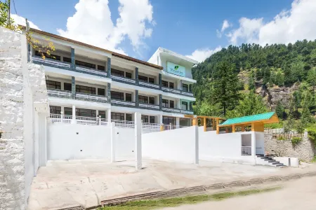 The Tranquil Inn Отели рядом с достопримечательностью «Igloo stay sethan»