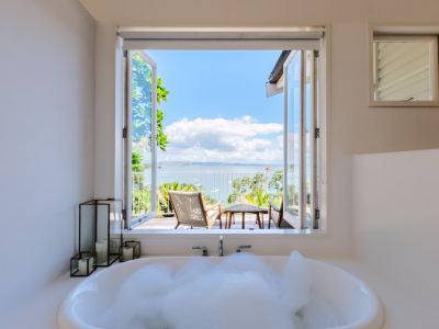 Koi Waiheke with Private Beach Access and Mooring