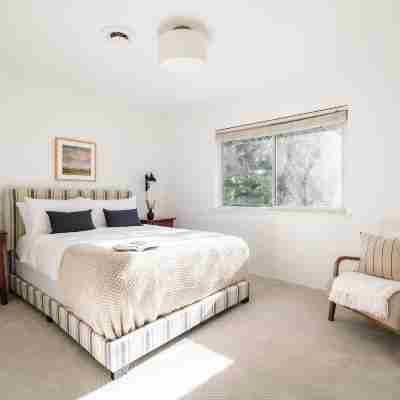 Elegant Wine Country Retreat with Pool, Fireplace & Scenic Deck Views Rooms
