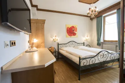 Rosenstuben Hotel Hotels in der Nähe von Wasserschloss Erkenbrechtshausen