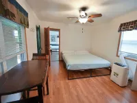 Two Bed Two Bathroom Cabin with Kitchenette Area Hotels in Williams Bay