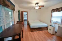 Two Bed Two Bathroom Cabin with kitchen area