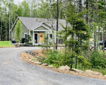 Shipbuilder's Retreat, Unit 2, Sleeps 6, 5 minutes to Harbor Hotels in Boothbay