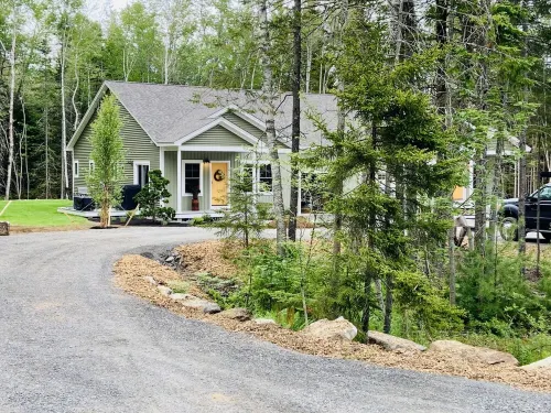 Shipbuilder's Retreat, Unit 2, Sleeps 6, 5 minutes to Harbor Hotels in Boothbay