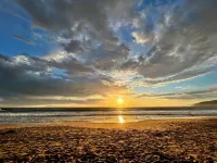 Mid-Century Beach Lodge- 1 Block to Beach!