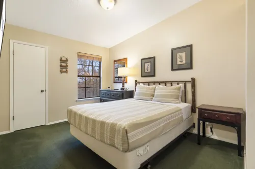 Charming Bungalow with Lake Access and Outdoor Pool - Cozy Retreat فنادق في Lampe