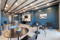 Luxurious Amenities and Modern Comfort - Stylish Dallas Escape