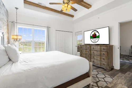 Jetted Tub and Seasonal Pool Access - Stunning Golf Retreat Hotels in Branson