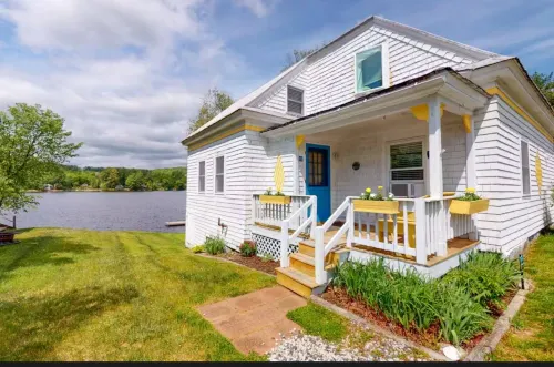 Dock, Kayaks and Stunning Views - Charming Lakeside Escape Hotels in Limerick