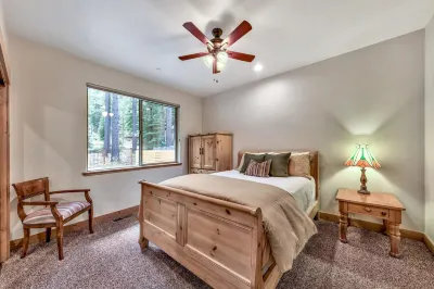 Private Hot Tub, Spacious Deck and Family Room - Charming Retreat