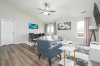 Tranquil Oasis with Private Patio - Charming Modern Retreat Hotels in Washington Township