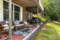 Secluded waterfront home with private dock, outdoor dining, firepit, WiFi & W/D Hotels near Red Roo Rescue