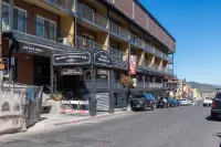 Charming Condo with Cozy Living Space and Balcony - Inviting Escape