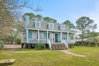 Bayfront Home with Ample Outdoor Seating - Charming Coastal Retreat