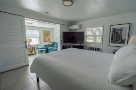 Casa Blue - Beautiful Renovated Cottage Close to Downtown!