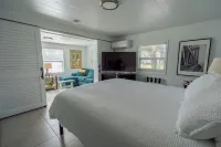 Casa Blue - Beautiful Renovated Cottage Close to Downtown! - Homestays