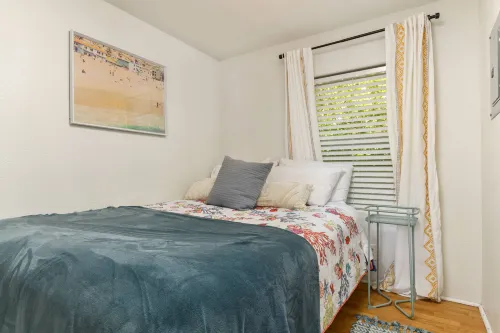 Open Floor Plan with Fire-Pit and Picnic Area - Charming Oasis Hotel di Manzanita