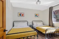 Spectacular Retreat - Parking, Library, Beach Access Hotels in Michigan City