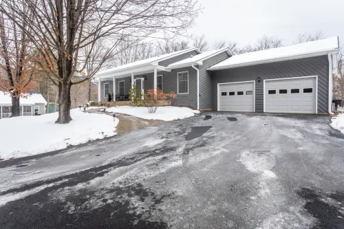 Spacious Home with Hot Tub and Arcade Games - Stunning Retreat