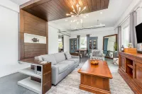 Desirable escape near downtown with firepit, fast WiFi, central AC & kitchenette Hotels in Swannanoa