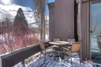 Golf Course Views and Access to Pool and Hot Tub - Charming Mountain Escape