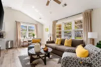 Open Layout, Exclusive Backyard, Access to Luxury Club - Elegant Retreat Hotels in North Charleston