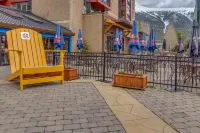 Perfect suite with private sunroom, full kitchen, & hot tub - walk to lift Hotels in Copper Mountain