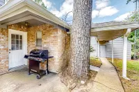 Sunstone Vista | House in Houston Hotels near WoodsEdge Community Church
