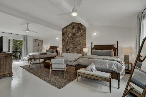 Luxury Pool and Hot Tub with Scenic Views - Exquisite Hill Country Retreat