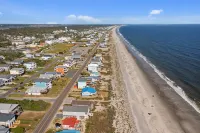 Beautifully Appointed Decor and Beach Proximity - Gorgeous Coastal Getaway