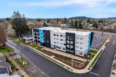 Tru by Hilton Aloha Beaverton Отели рядом с достопримечательностью «Washington County Museum»