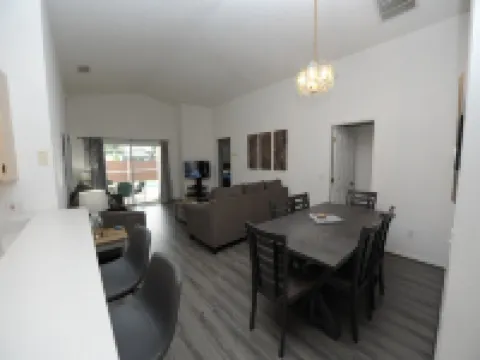 Private Pool and Modern Elegance - Spacious Family Sanctuary