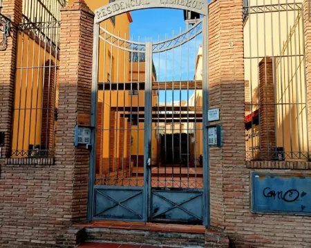 CISNEROS ROYAL APARTMENT - GRANADA Hotels in La Zubia