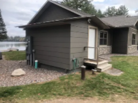 Otter Place: Lakefront Cabin, Generator, Wi-Fi, Free Firewood, No Cleaning Fee!