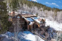 Breathtaking Views and Luxury Cabin Design - Stunning Mountain Retreat